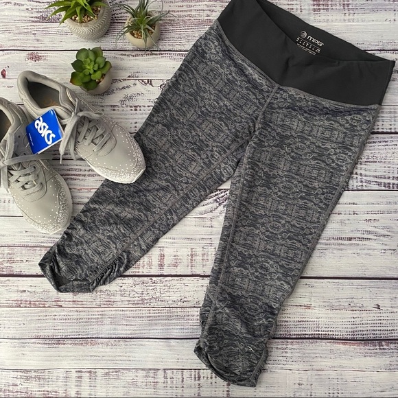 Run Tights Yoga Workout Capris - Picture 2 of 8